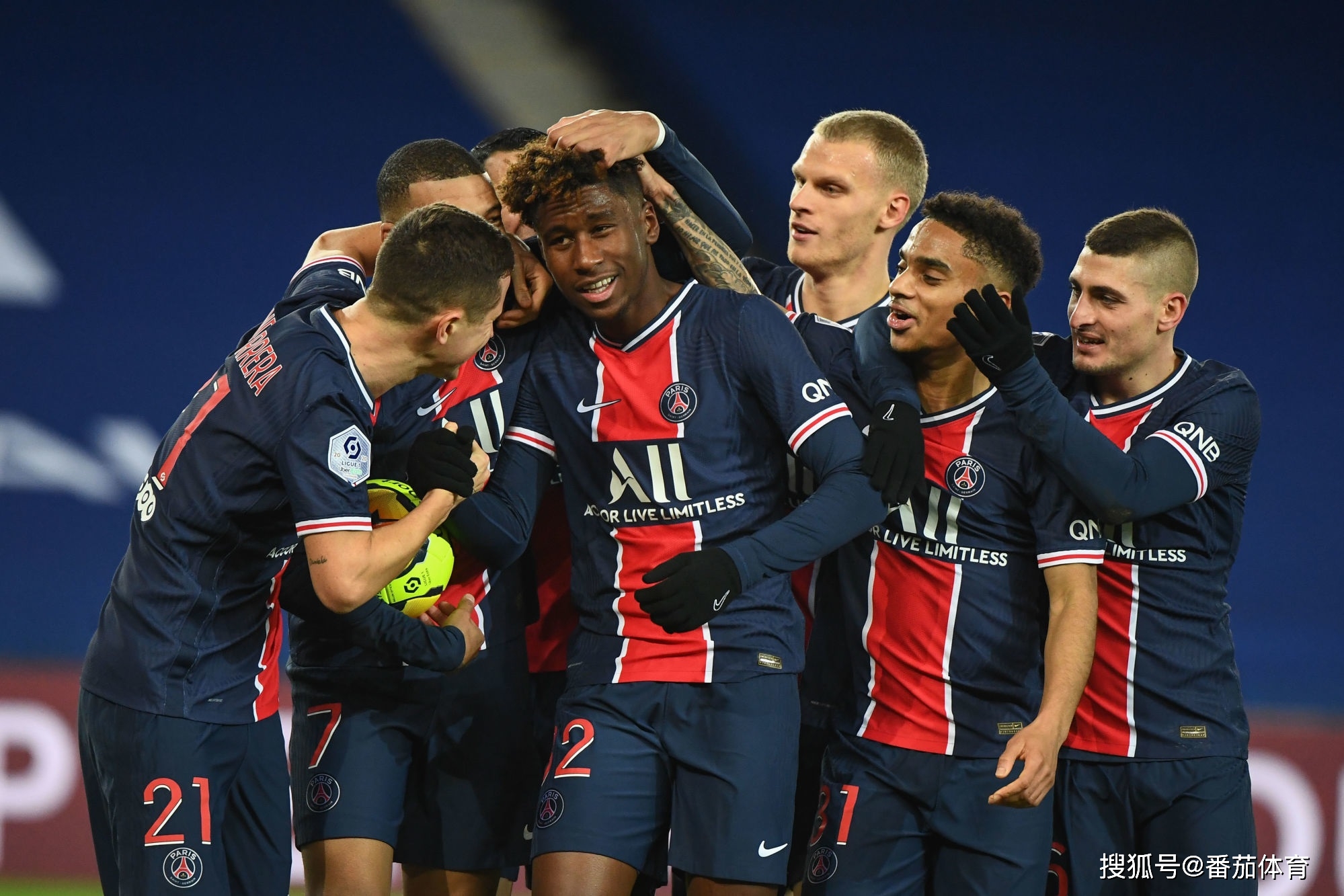 连续两赛季带不同球队欧战做客安菲尔德，阿隆索成历史第三人