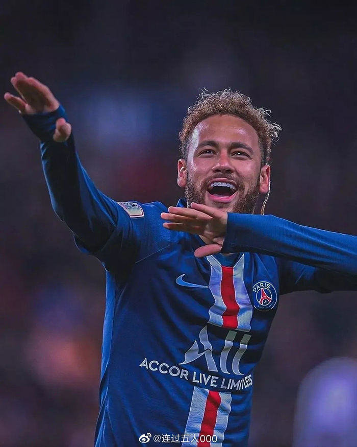 莱万传记：巴萨曾要求停止进球，不然需付给拜仁250万奖金