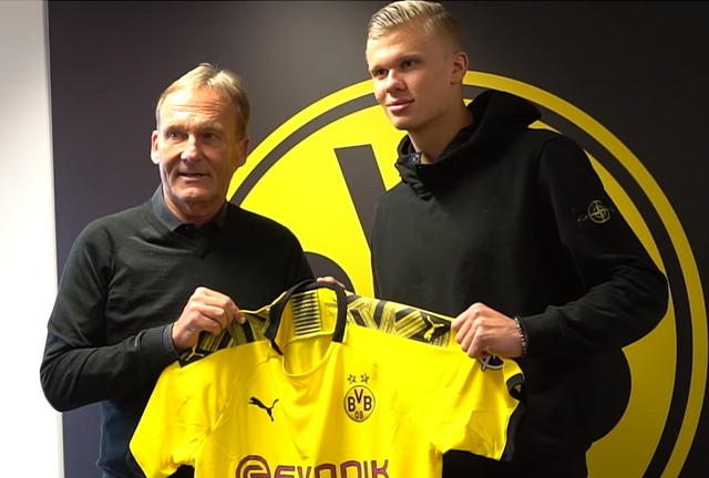 宣示主权？图片报：慕尼黑1860球迷跑去拜仁训练场附近涂鸦