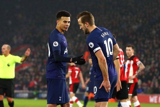 占旭刚任举重摔跤柔道中心主任，王励勤任乒羽中心副主任