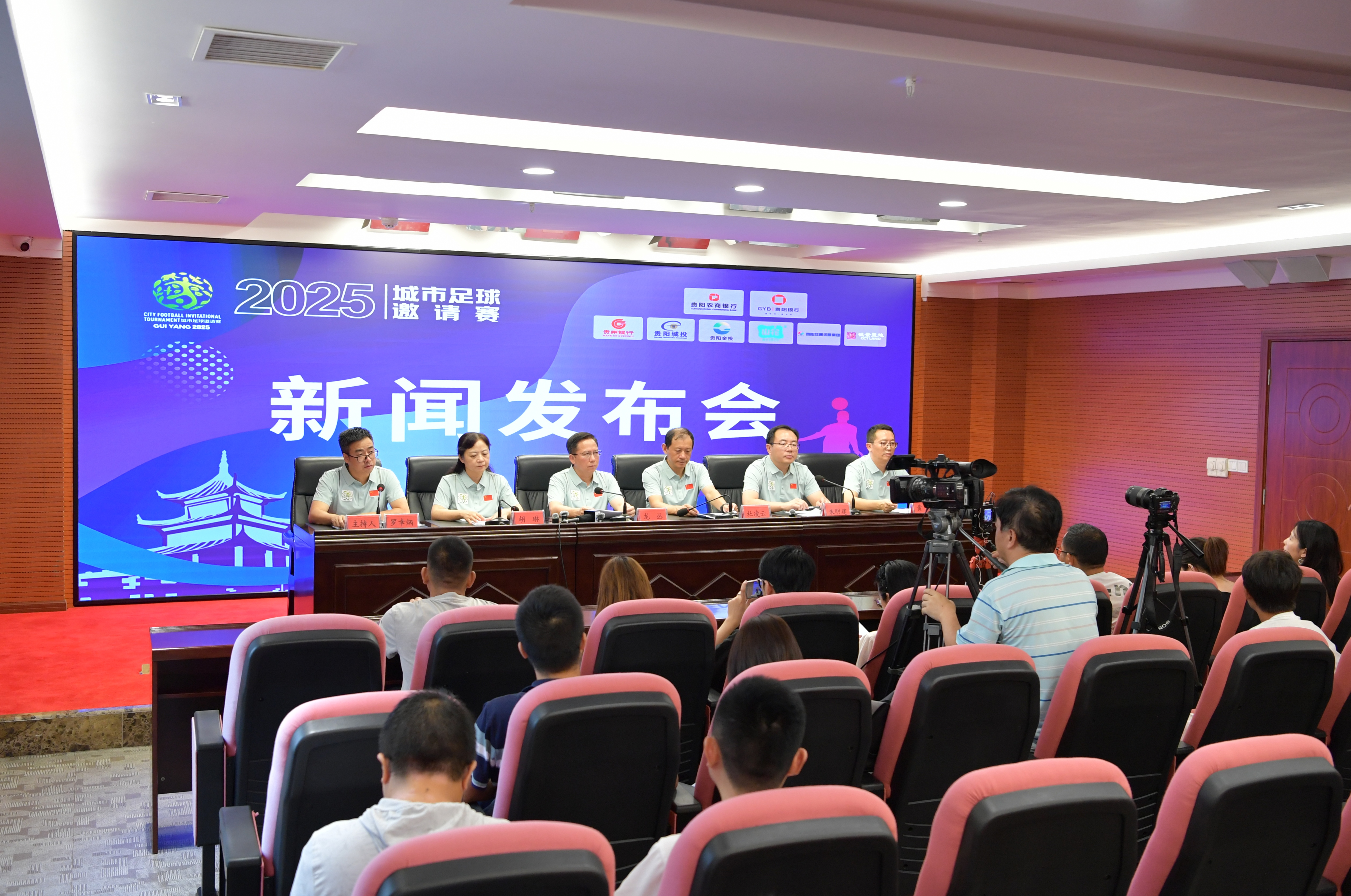 足球亚洲最佳球员候选名单公布，国脚成功入围