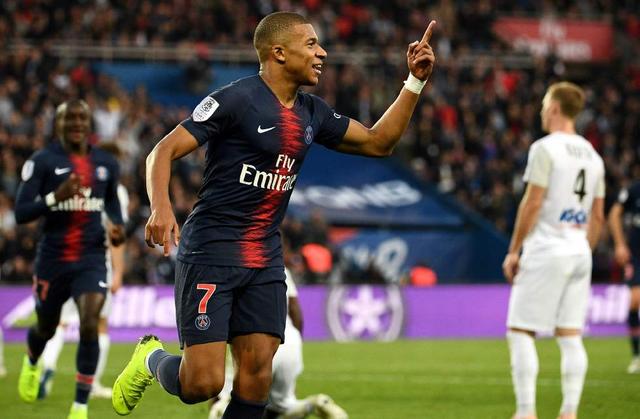 国安赛前训练人员齐整，达万、侯森跟队，乃比江“爆射”法比奥